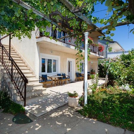 Apartmani Jelica Krk Town Esterno foto