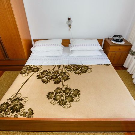 Apartmani Jelica Krk Town Esterno foto