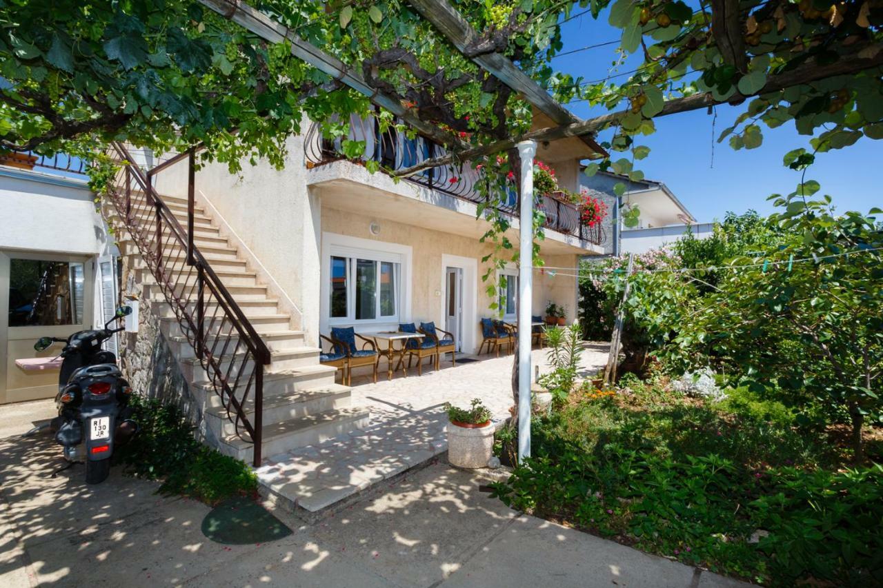 Apartmani Jelica Krk Town Esterno foto