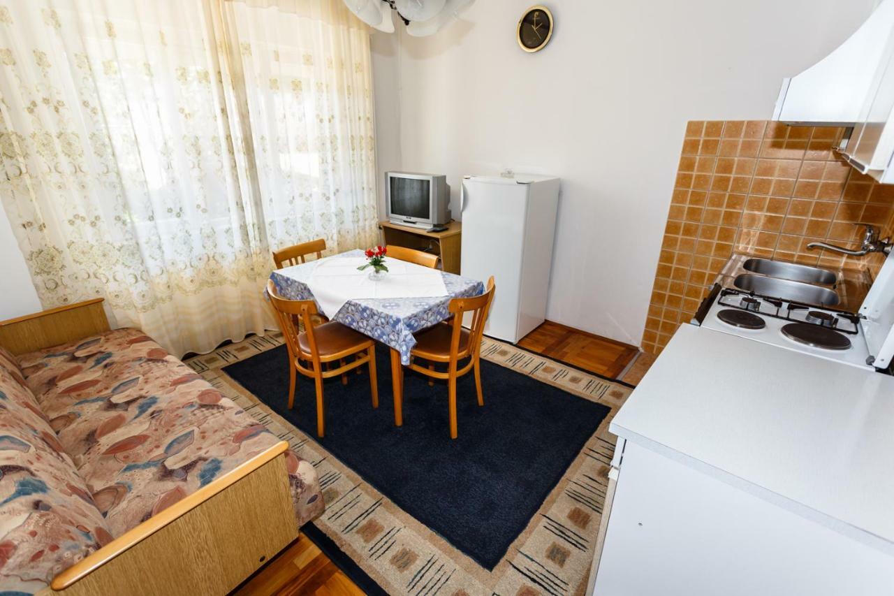 Apartmani Jelica Krk Town Esterno foto