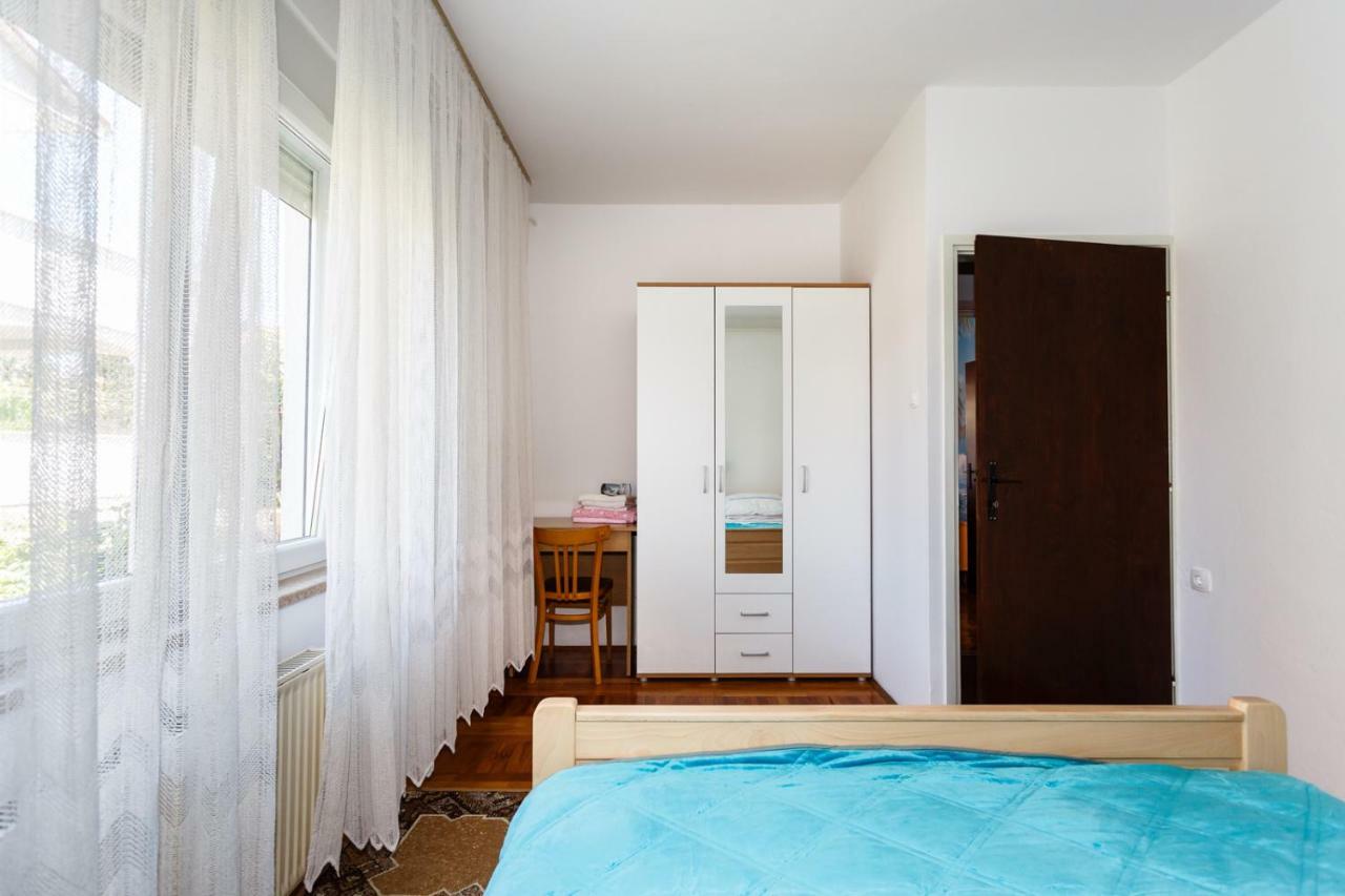 Apartmani Jelica Krk Town Esterno foto