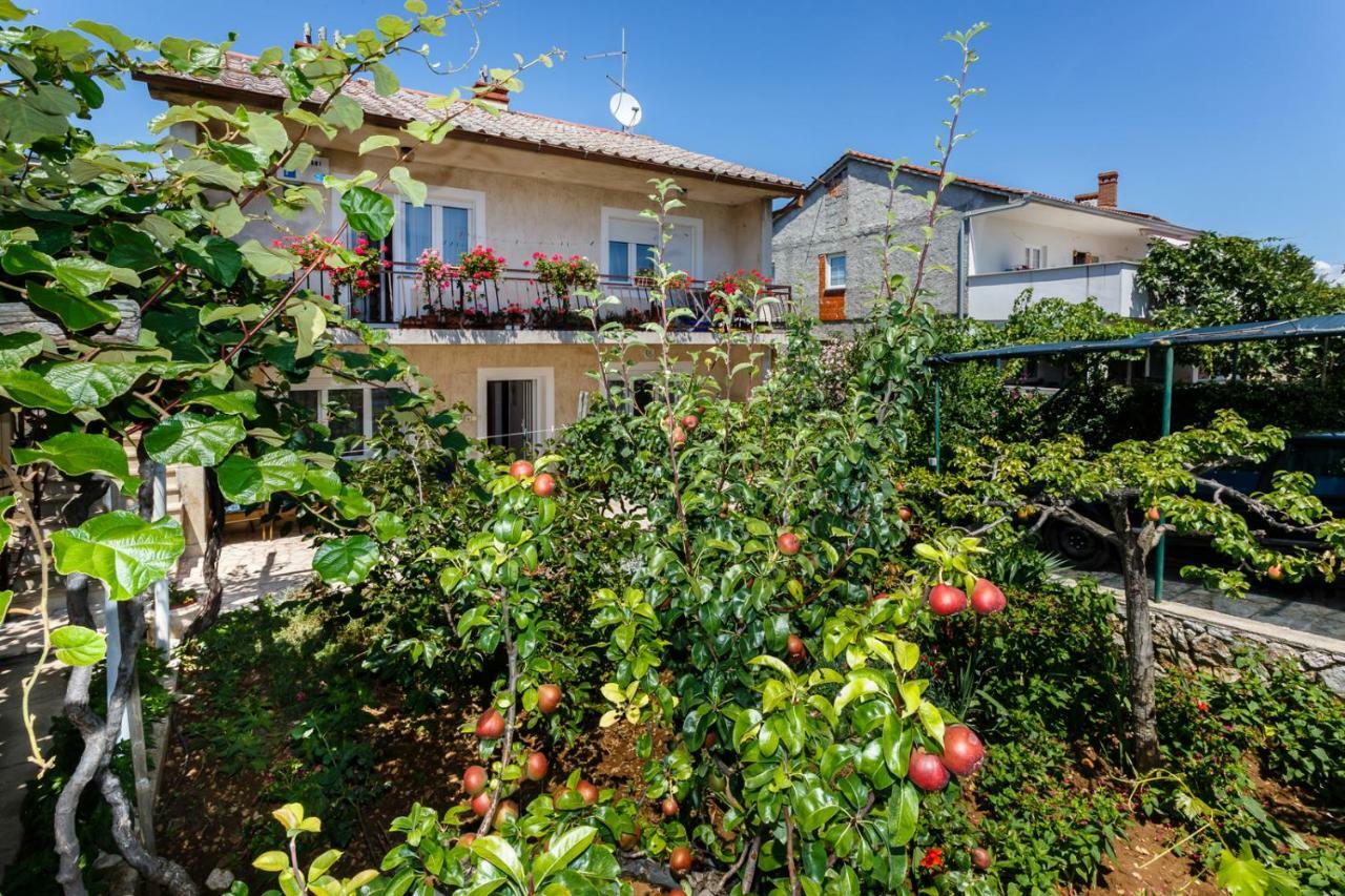 Apartmani Jelica Krk Town Esterno foto