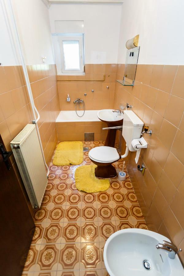 Apartmani Jelica Krk Town Esterno foto