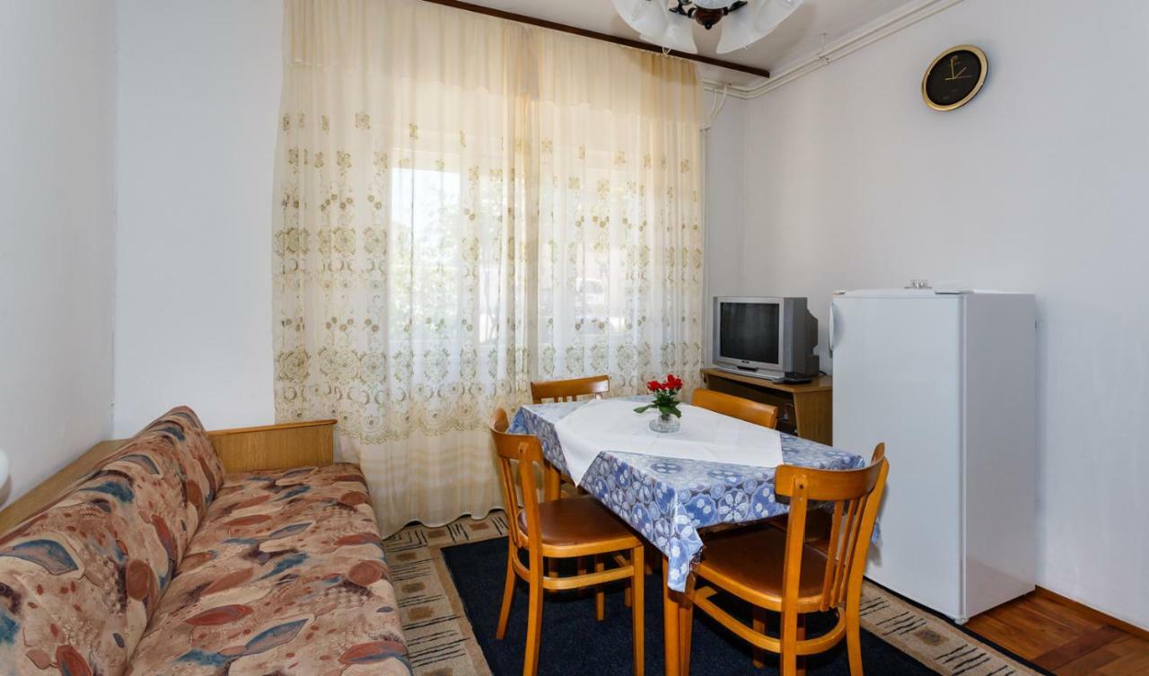 Apartmani Jelica Krk Town Esterno foto